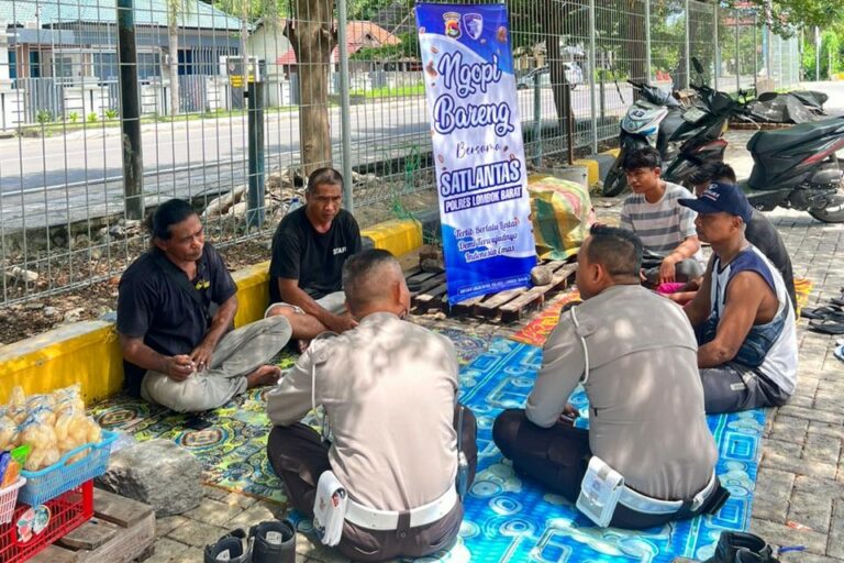 Program “Polantas Menyapa” Bangun Kesadaran Baru di Kalangan Sopir Lobar