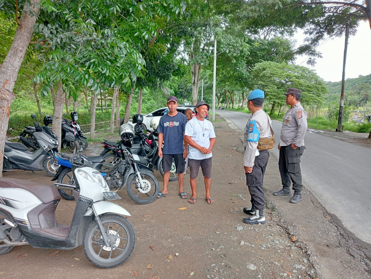 Patroli Polsek Gerung di Pantai Endok dan Golden Melon, Warga Aman