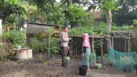 Inspiratif! Bhabinkamtibmas Labuapi Ajak Warga Maksimalkan Lahan Pertanian