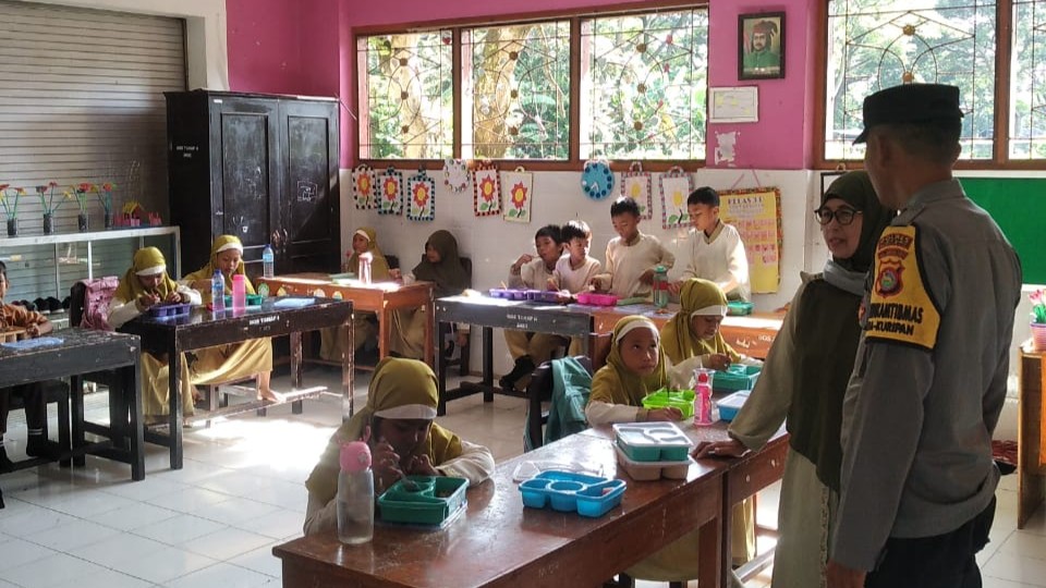 MBG di Kuripan, Ribuan Siswa Lombok Barat Terima Makanan Bergizi Gratis