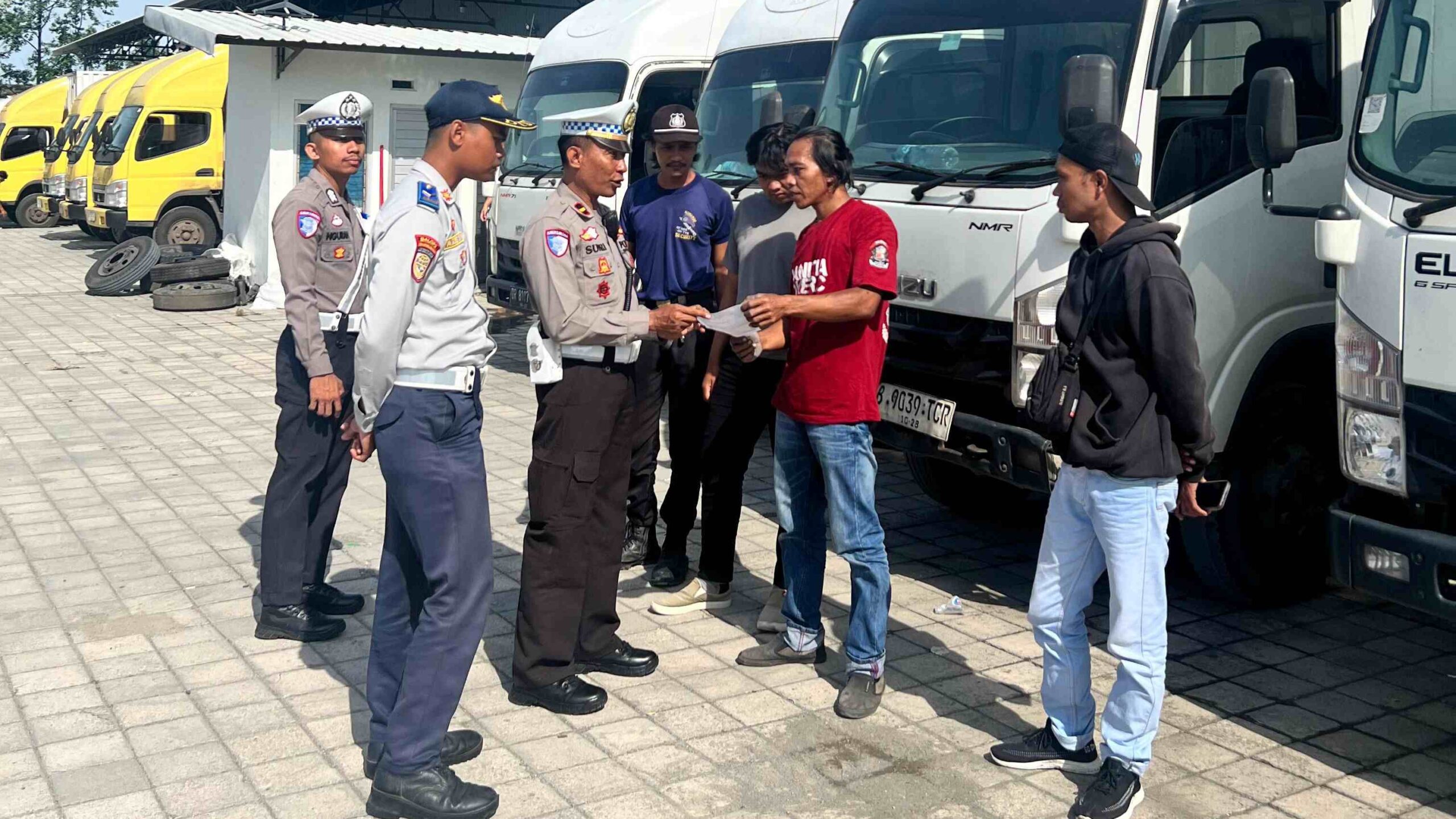 Satlantas Polres Lobar Edukasi Karyawan Shopee tentang Keselamatan Berkendara