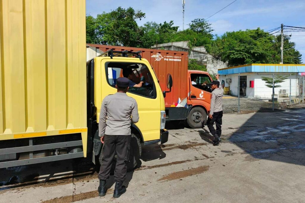 Jamin Kamtibmas, Kapolsek Pimpin Pemeriksaan Bongkaran Kapal Lembar