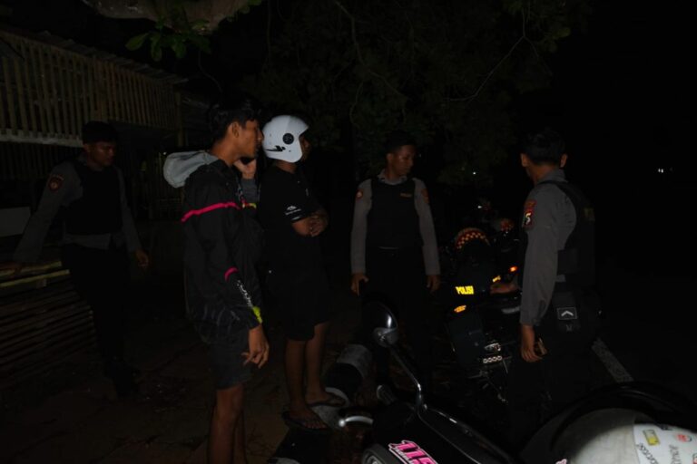 Sat Samapta Polres Lobar Jaga Keamanan Perumahan Gerung