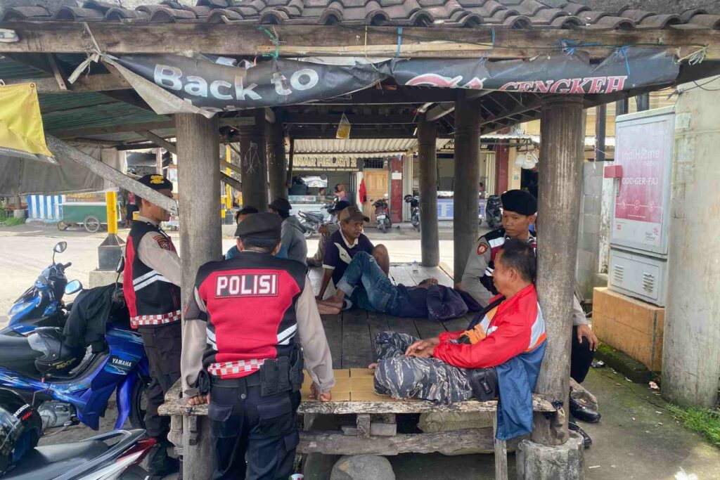 Patroli Dialogis di Gerung, Polres Lombok Barat Sosialisasi Inovasi KEMOS